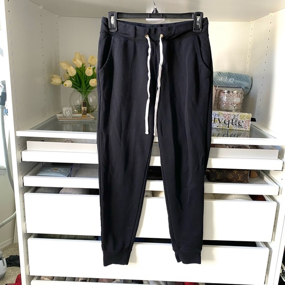 Old Navy Black Skinny Ankle Joggers with Pockets - Picture 4 of 10